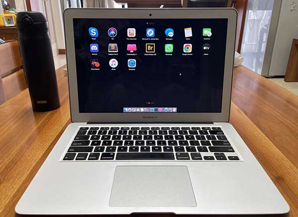 My old 2017 MacBook with CleanMyMac and DaisyDisk installed